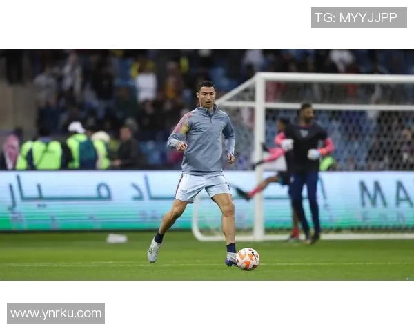 C罗英超首秀遭遇老前辈身体对抗考验展现坚韧精神